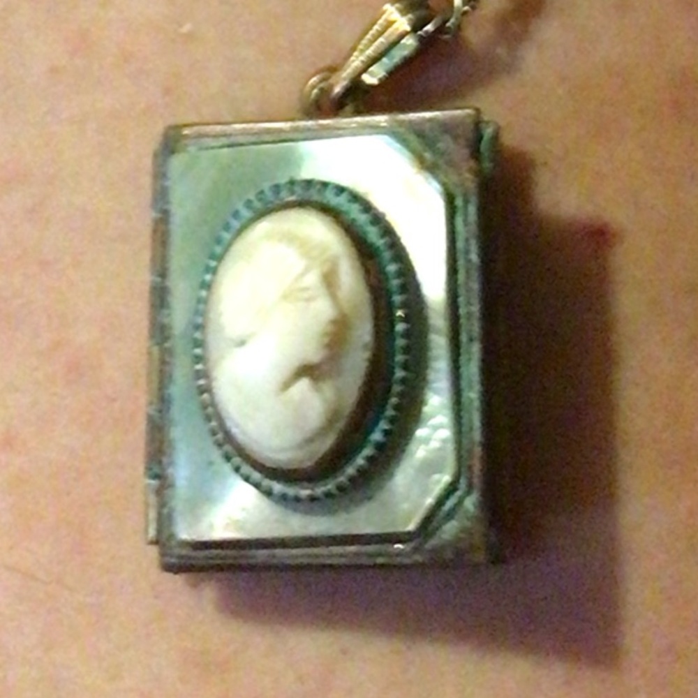 Elegant Cameo Locket Necklace